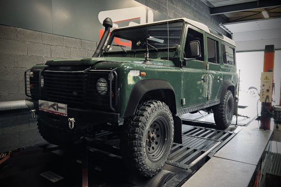 Augmenter la puissance du moteur d'un Land Rover Defender 110 TD5 à Lyon