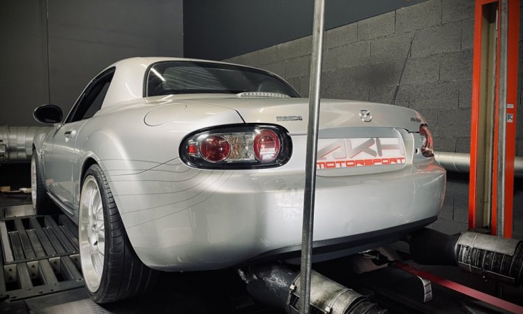 Augmenter la puissance du moteur d'une Mazda MX5 1.8 125ch à Lyon