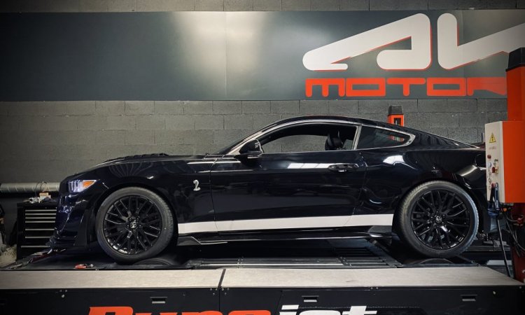 Augmenter la puissance du moteur d'une Ford Mustang GT 5.0 à Lyon