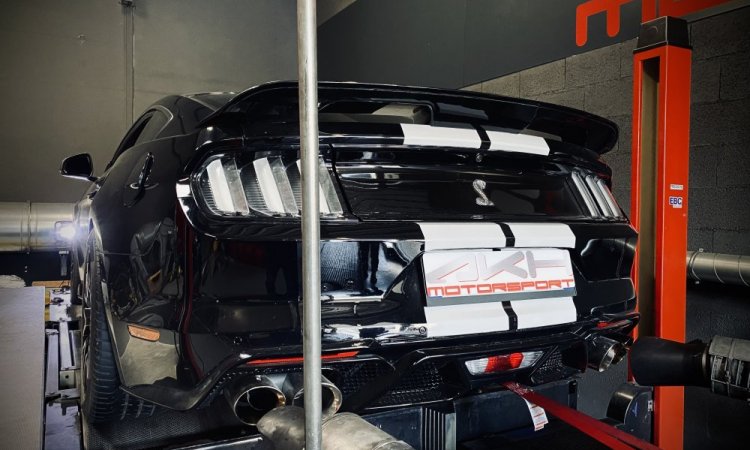 Augmenter la puissance du moteur d'une Ford Mustang GT 5.0 à Lyon
