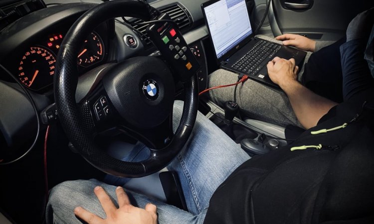 Modification du moteur pour rouler à l'éthanol sur une BMW 130i à Lyon