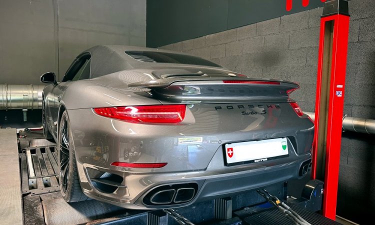 Augmenter la puissance du moteur d'une Porsche 911 991 Turbo S à Lyon