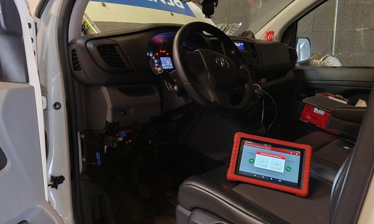 Garage pour un voyant adblue sur un Toyota Proace 1.5 bluehdi à Lyon