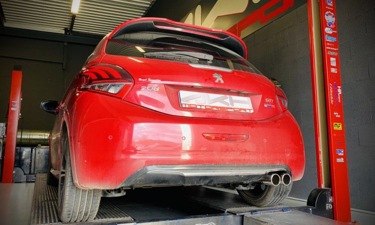 Ligne d'échappement à clapets pilotés pour une Peugeot 208 GTI à Lyon